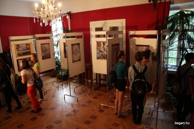 Kiállítás a thai gyerekek munkáiból a Munkácsy Emlékházban